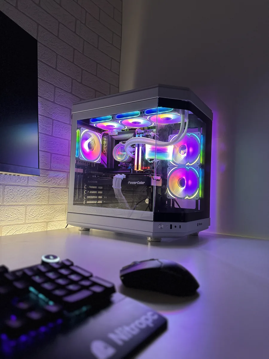 PC Nitropc noir avec ventilateurs RGB allumés